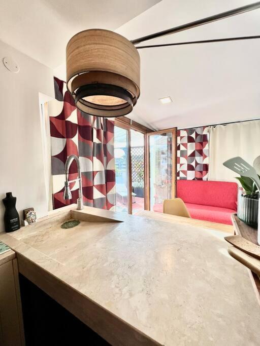 Lägenhet Lovely Mid-century With Stunning Terrace *