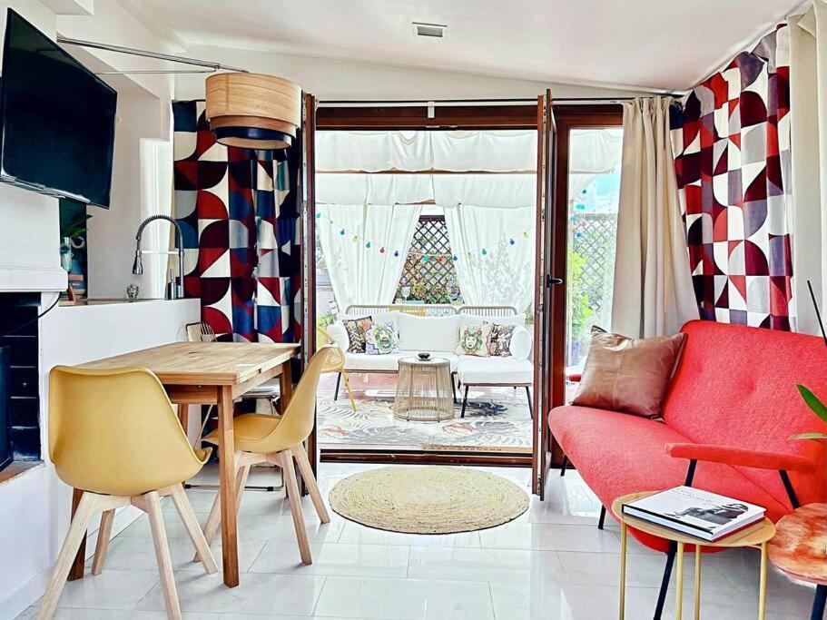 Lägenhet Lovely Mid-century With Stunning Terrace *